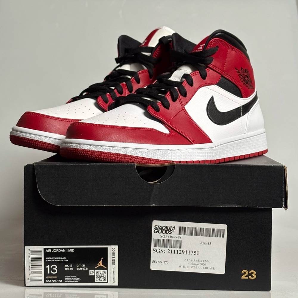 Jordan 1 Mid Chicago